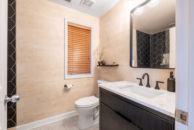 1427 N Bosworth Avenue 2, Chicago, IL 60642