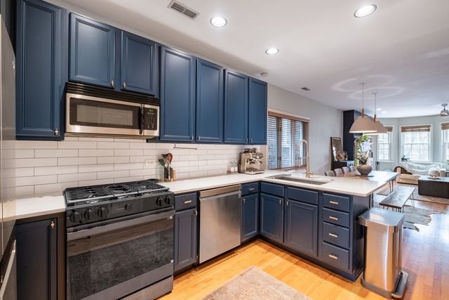 1427 N Bosworth Avenue 2, Chicago, IL 60642