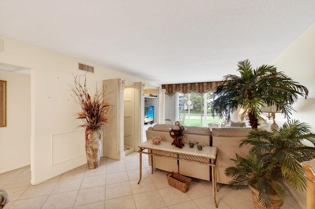 2902 Victoria Circle J-2, Coconut Creek, FL 33066