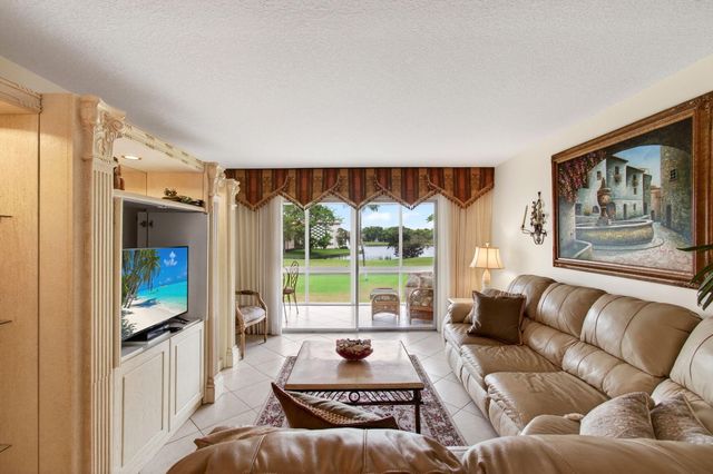 2902 Victoria Circle J-2, Coconut Creek, FL 33066