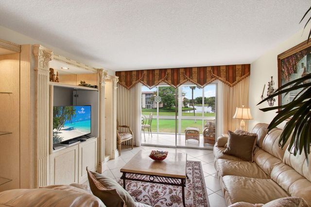 2902 Victoria Circle J-2, Coconut Creek, FL 33066