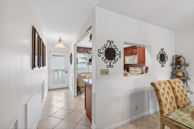 2902 Victoria Circle J-2, Coconut Creek, FL 33066