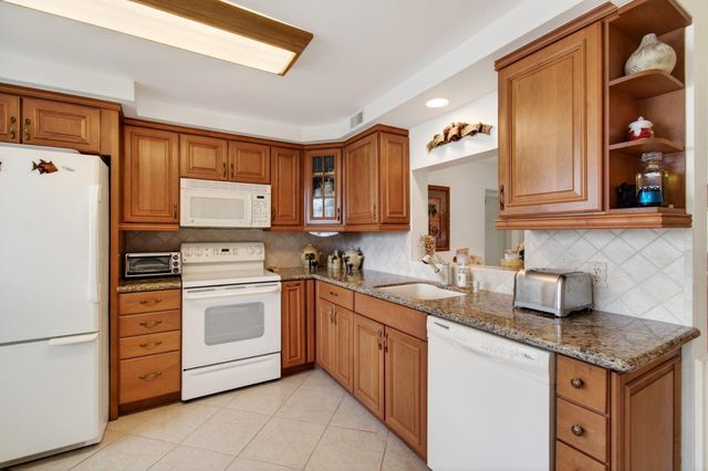 2902 Victoria Circle J-2, Coconut Creek, FL 33066