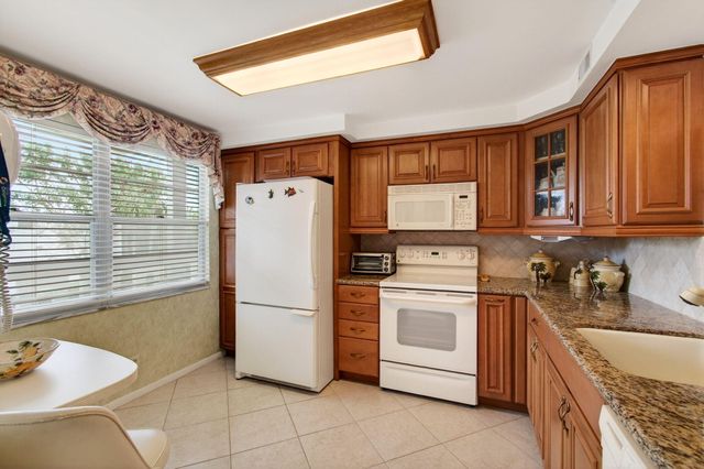 2902 Victoria Circle J-2, Coconut Creek, FL 33066