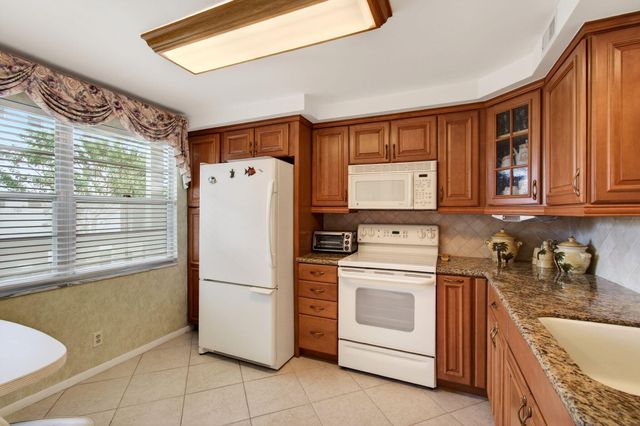 2902 Victoria Circle J-2, Coconut Creek, FL 33066