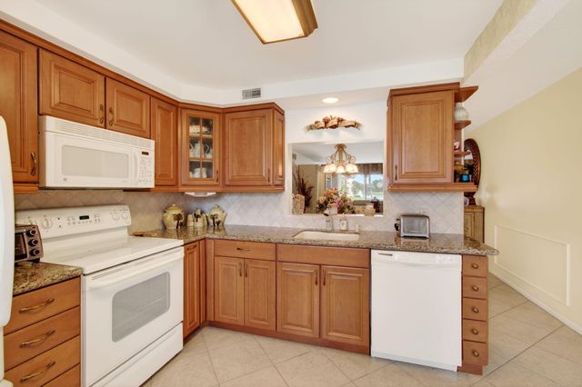 2902 Victoria Circle J-2, Coconut Creek, FL 33066