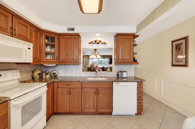 2902 Victoria Circle J-2, Coconut Creek, FL 33066