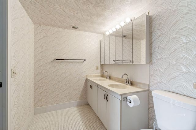 2902 Victoria Circle J-2, Coconut Creek, FL 33066