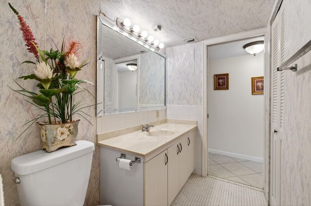 2902 Victoria Circle J-2, Coconut Creek, FL 33066