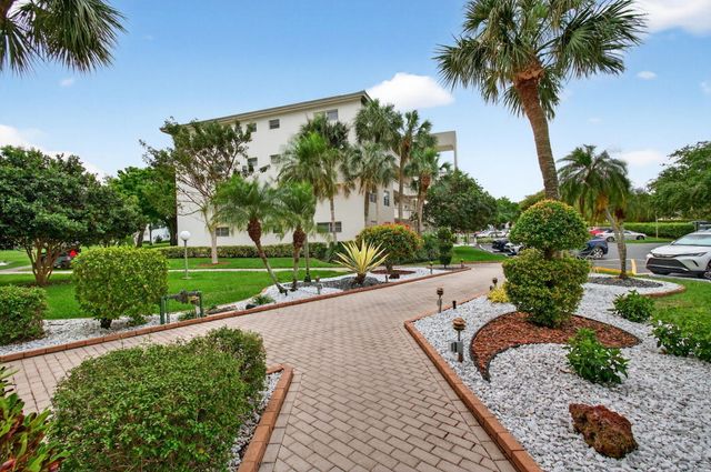 2902 Victoria Circle J-2, Coconut Creek, FL 33066