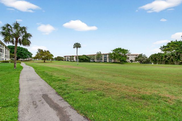 2902 Victoria Circle J-2, Coconut Creek, FL 33066