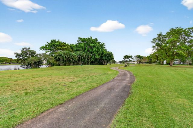 2902 Victoria Circle J-2, Coconut Creek, FL 33066