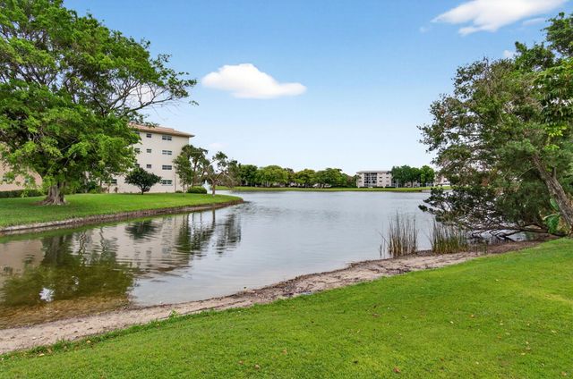 2902 Victoria Circle J-2, Coconut Creek, FL 33066