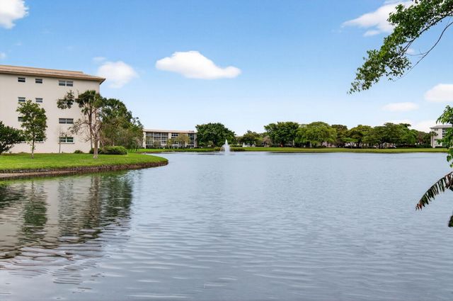 2902 Victoria Circle J-2, Coconut Creek, FL 33066