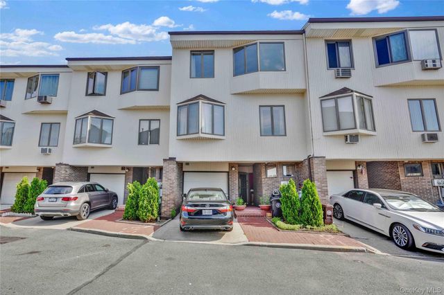 120-09 Riviera Court 10B, College Point, NY 11356
