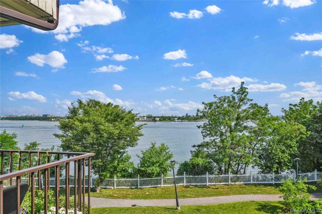 120-09 Riviera Court 10B, College Point, NY 11356