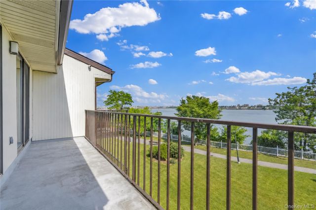 120-09 Riviera Court 10B, College Point, NY 11356
