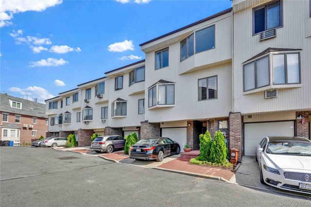 120-09 Riviera Court 10B, College Point, NY 11356
