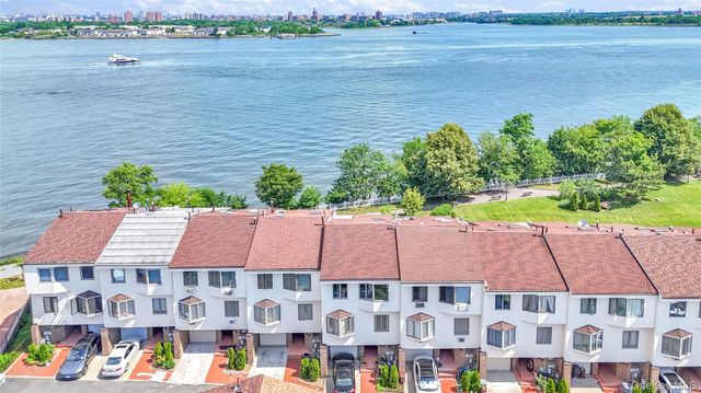 120-09 Riviera Court 10B, College Point, NY 11356