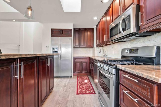 120-09 Riviera Court 10B, College Point, NY 11356