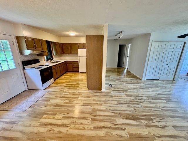 73 Horse Pond Road APT K, Salem, CT 06420