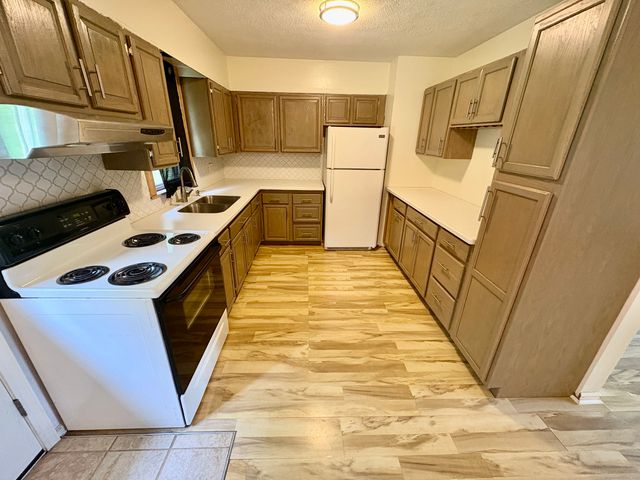 73 Horse Pond Road APT K, Salem, CT 06420