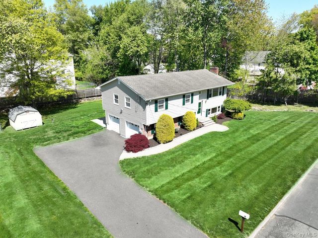 33 Farmhouse Road, Congers, NY 10920