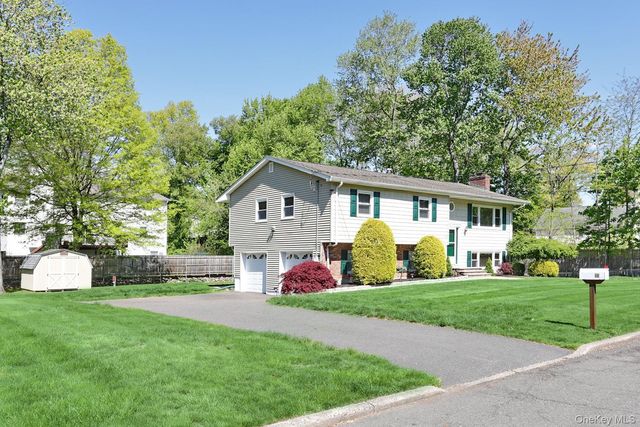 33 Farmhouse Road, Congers, NY 10920