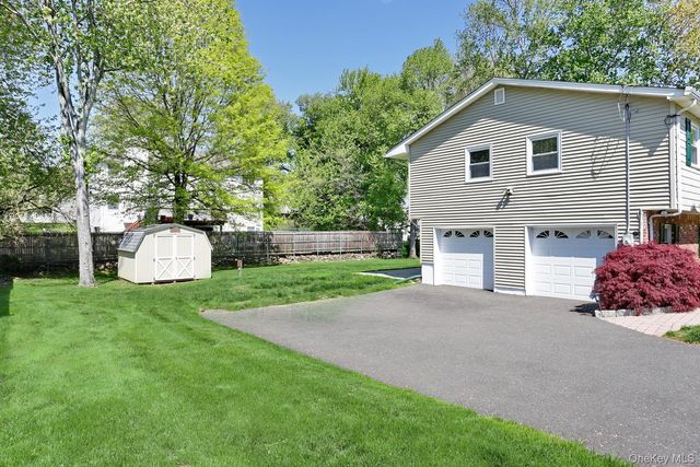 33 Farmhouse Road, Congers, NY 10920