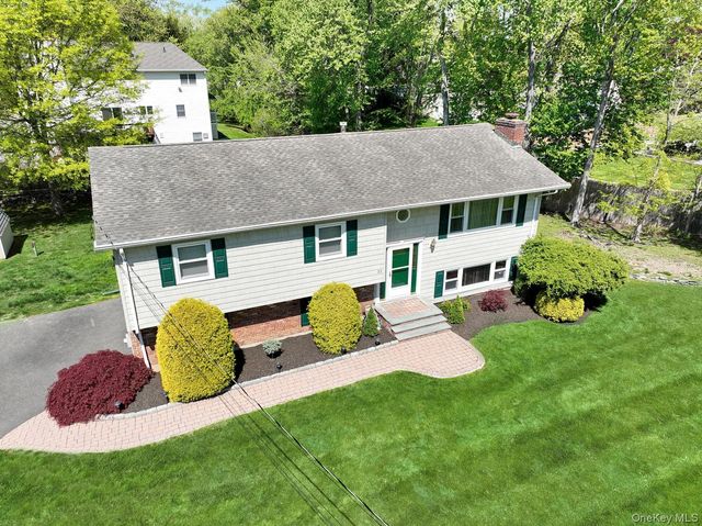 33 Farmhouse Road, Congers, NY 10920