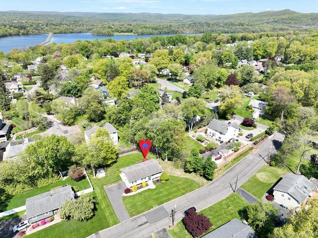 33 Farmhouse Road, Congers, NY 10920