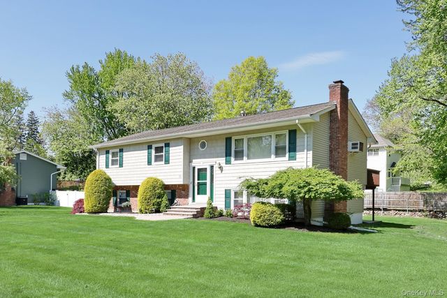 33 Farmhouse Road, Congers, NY 10920