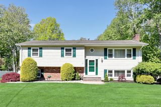 33 Farmhouse Road, Congers, NY 10920