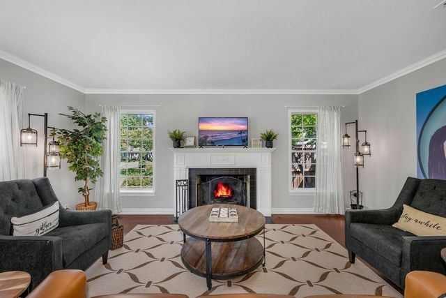 2240 Lawndale Drive, Dallas, TX 75211