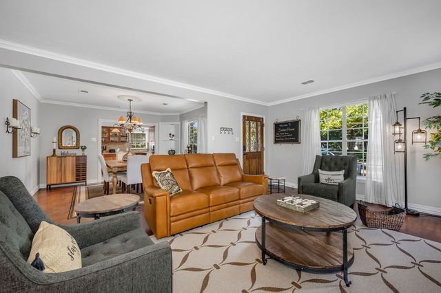 2240 Lawndale Drive, Dallas, TX 75211