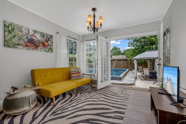 2240 Lawndale Drive, Dallas, TX 75211