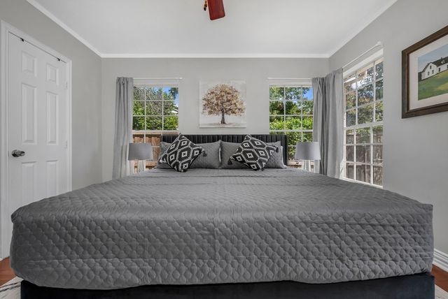 2240 Lawndale Drive, Dallas, TX 75211