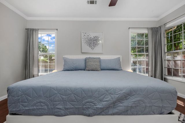 2240 Lawndale Drive, Dallas, TX 75211