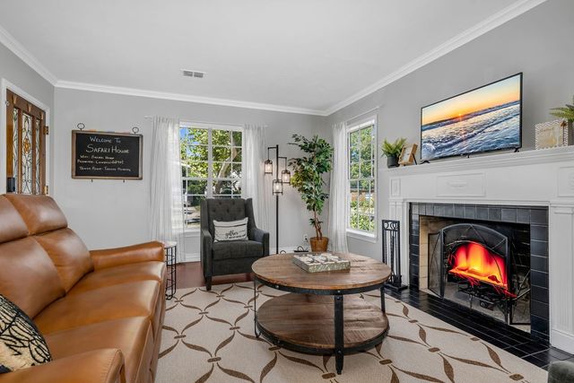 2240 Lawndale Drive, Dallas, TX 75211