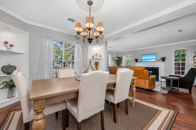 2240 Lawndale Drive, Dallas, TX 75211