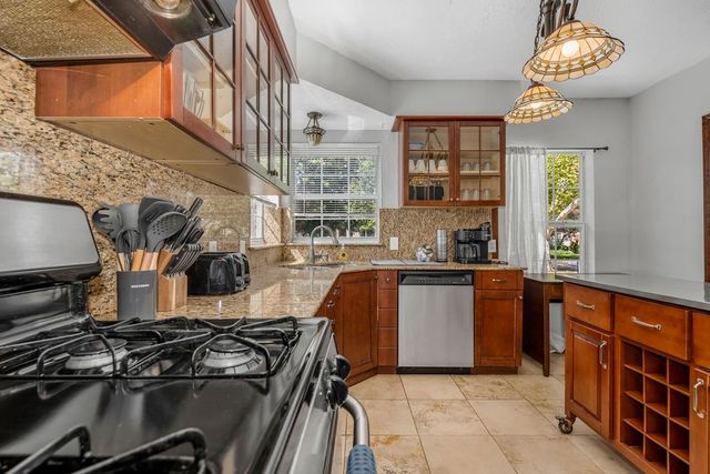 2240 Lawndale Drive, Dallas, TX 75211