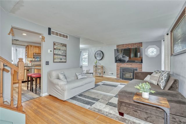 201 Bittersweet Drive, Farmington, NY 14425