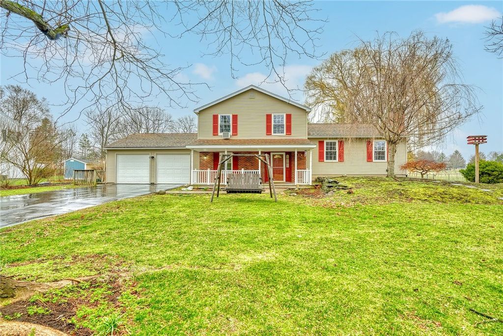 201 Bittersweet Drive, Farmington, NY 14425