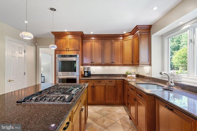 6474 GRISTMILL SQUARE LN, Centreville, VA 20120