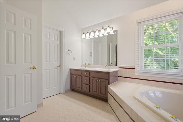 6474 GRISTMILL SQUARE LN, Centreville, VA 20120