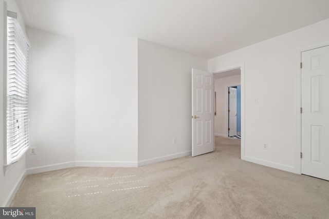 6474 GRISTMILL SQUARE LN, Centreville, VA 20120