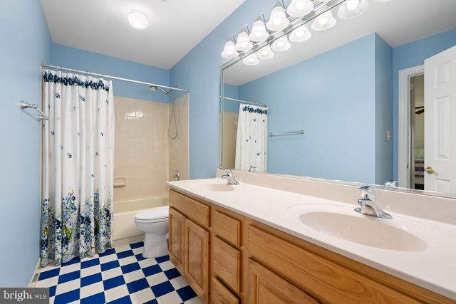 6474 GRISTMILL SQUARE LN, Centreville, VA 20120