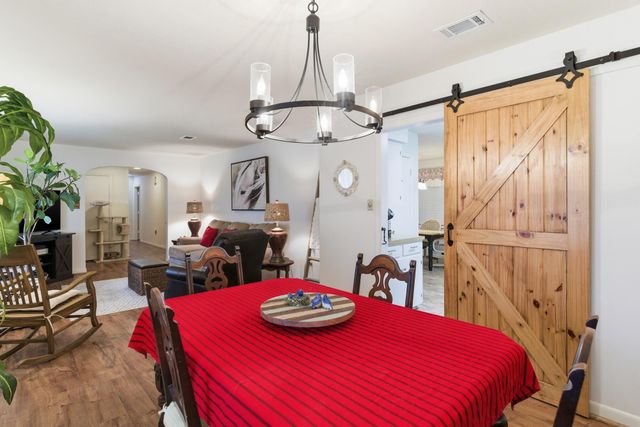 1113 Windsor Dr., Hattiesburg, MS 39402