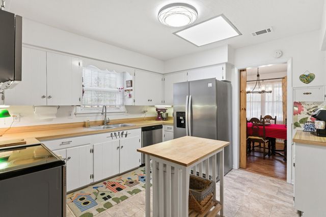 1113 Windsor Dr., Hattiesburg, MS 39402