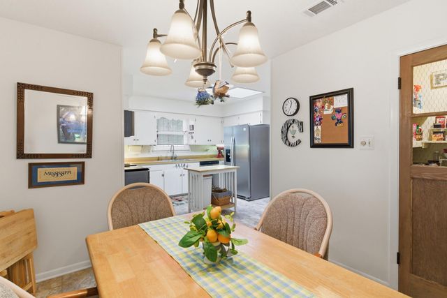 1113 Windsor Dr., Hattiesburg, MS 39402